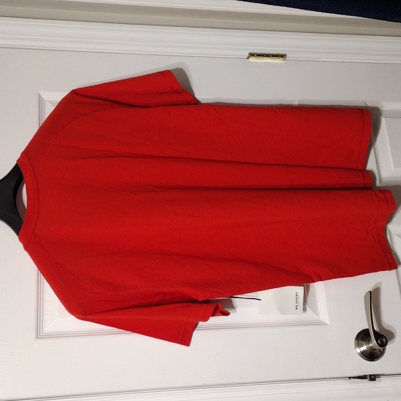 Banana Republic Sport Moisture-Wicking Crew Neck Training Tee - Picture 6 of 6